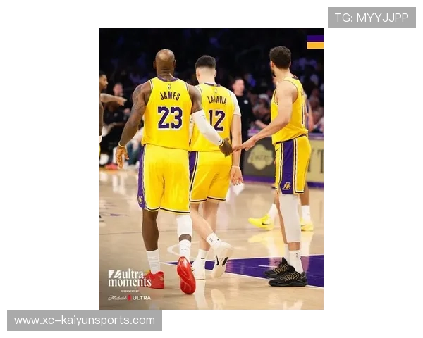 湖人战胜勇士，詹姆斯三双再添荣誉，湖人詹姆斯连进三分